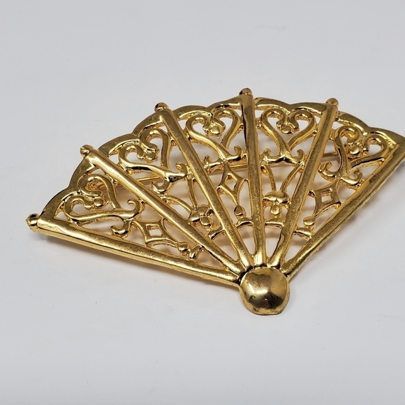 VINTAGE AK ANNE KLEIN GOLD TONE OPEN FAN BROOCH PIN OPEN SCROLLWORK 1980S - Picture 2 of 10